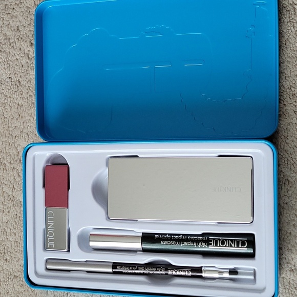 Clinique 4 pc Makeup set /New - Picture 5 of 12